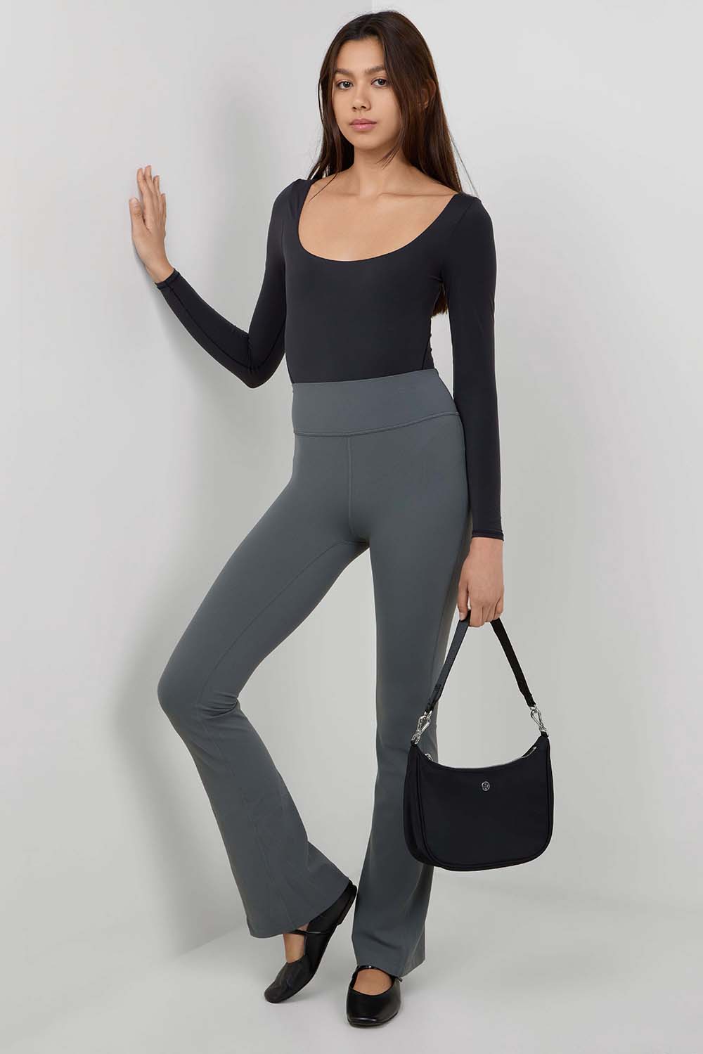 תמונת כל הלוק של GROOVE NULU&trade; HR FLARED PANT *REGULAR